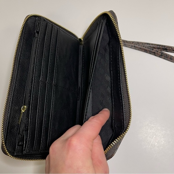 Steve Madden Wallet Large Zip Around Brown Leather Gold Wristlet Wrist Strap - Picture 9 of 11